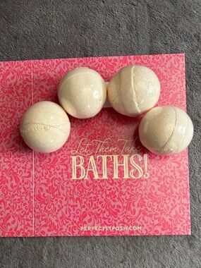 Perfectly Posh You Apricaught Me Bath Bomb Fízi